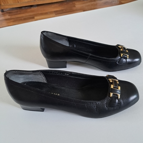 Women's Flats/Loafers In Nice Condition - Picture 3 of 7